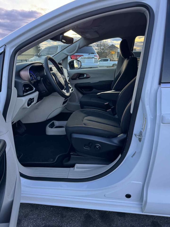 2024 Chrysler Grand Caravan SXT Photo