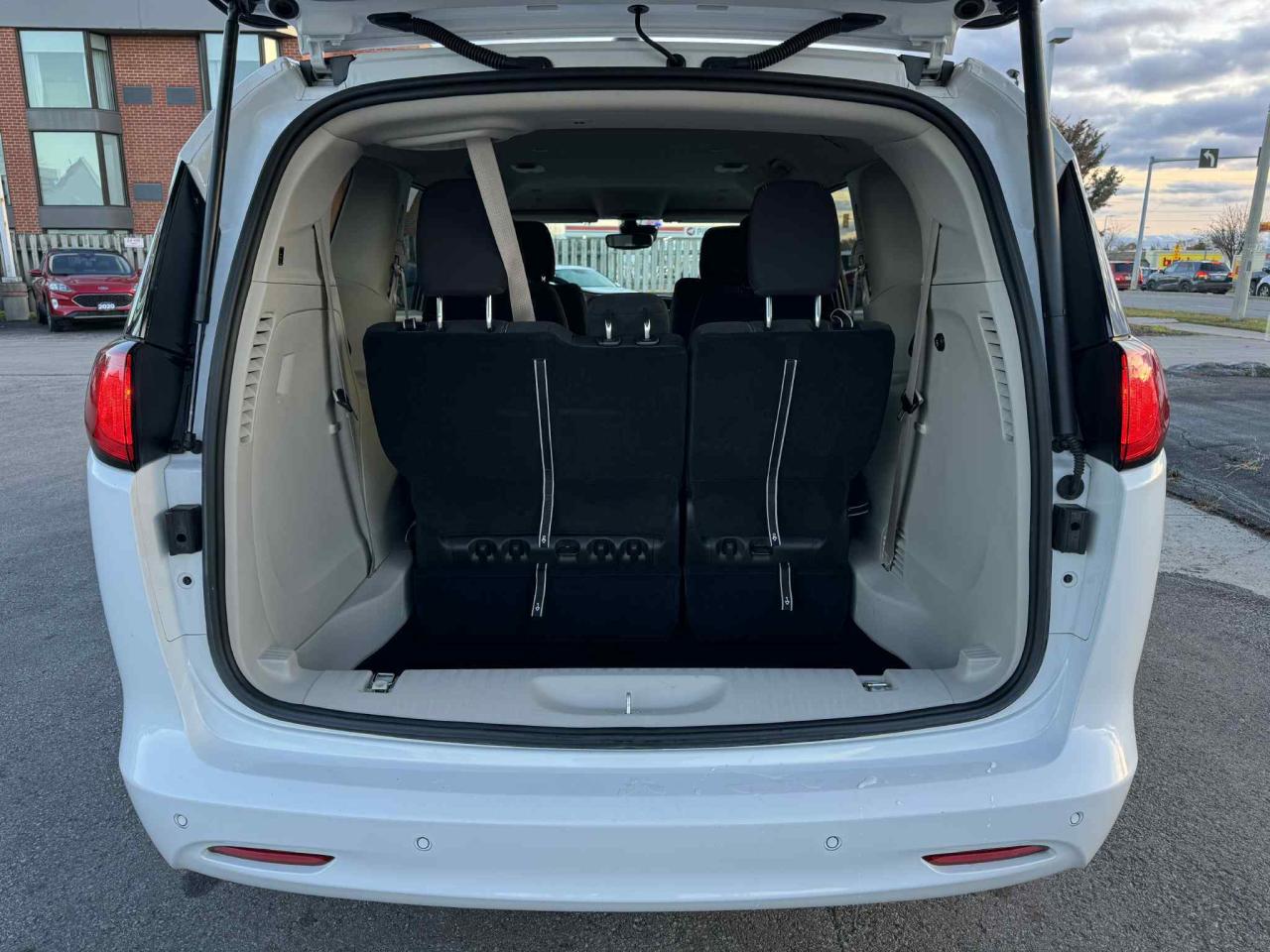 2024 Chrysler Grand Caravan SXT Photo