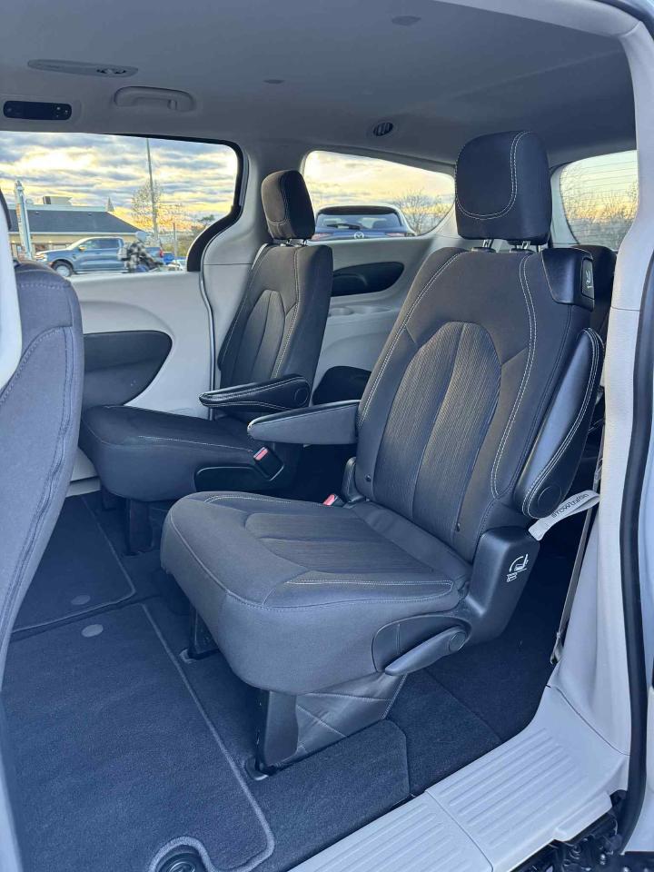 2024 Chrysler Grand Caravan SXT Photo