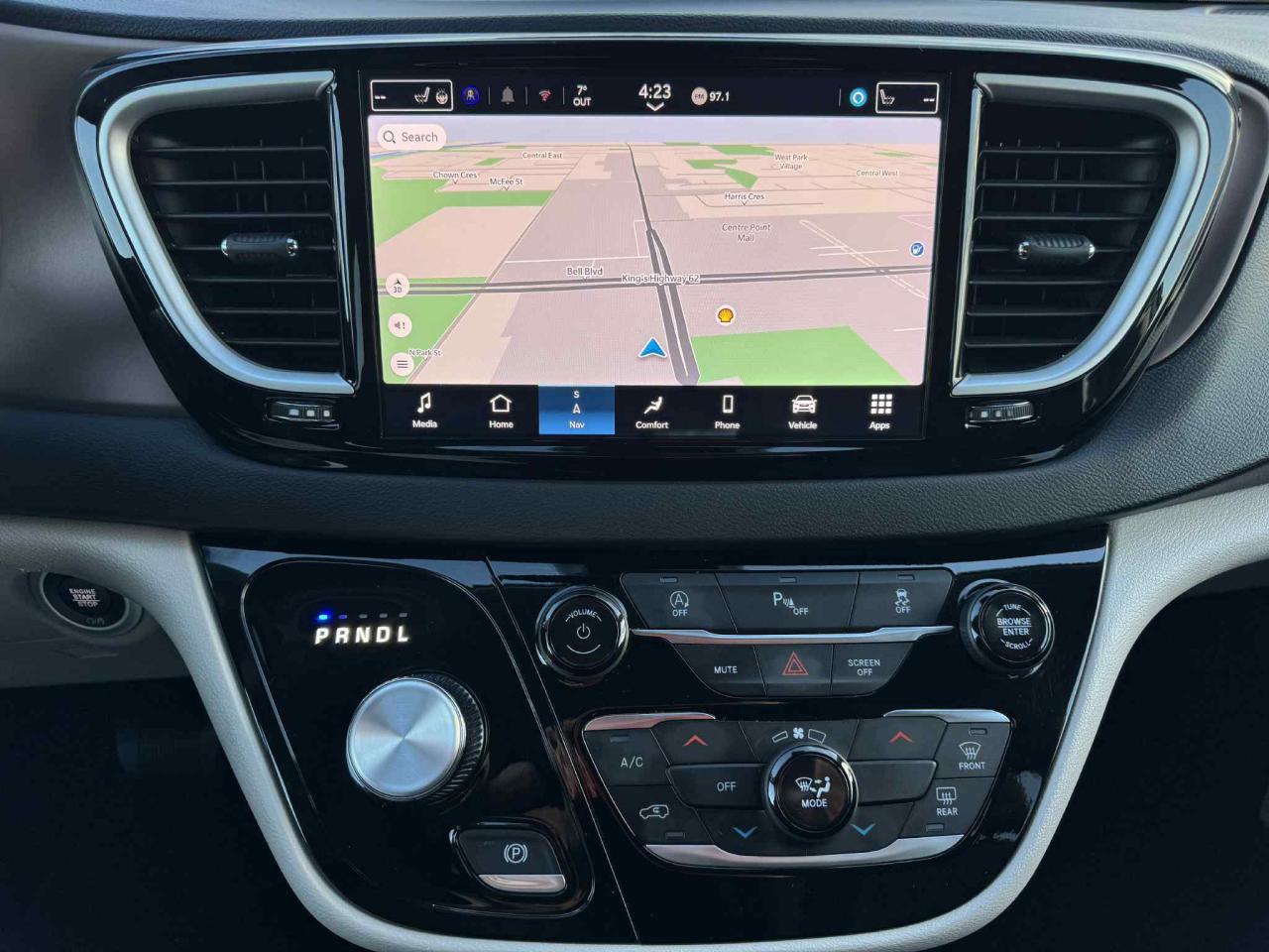 2024 Chrysler Grand Caravan SXT Photo