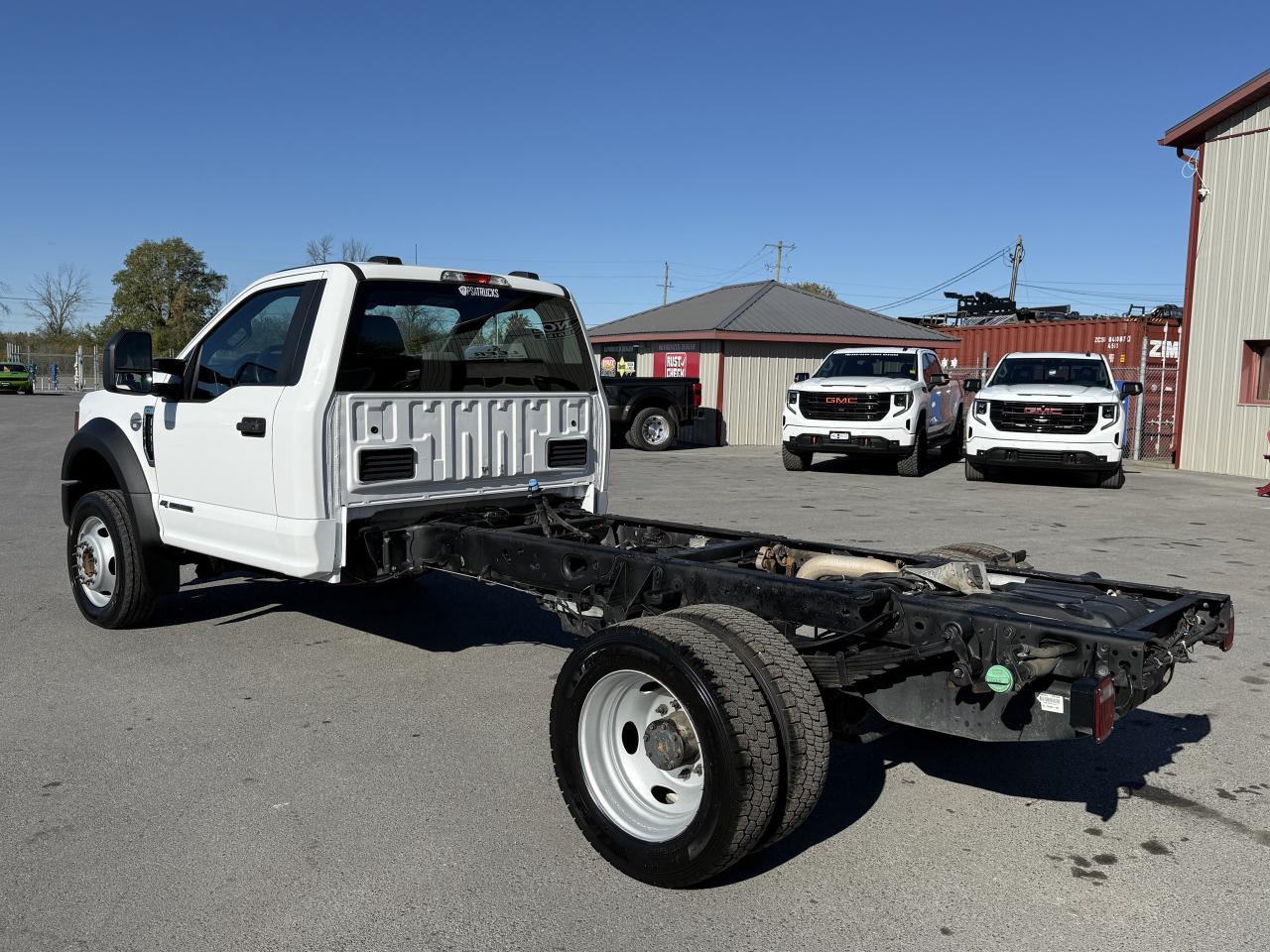 2020 Ford F-550 XLT 4WD Reg Cab 169  WB 84  CA Photo4
