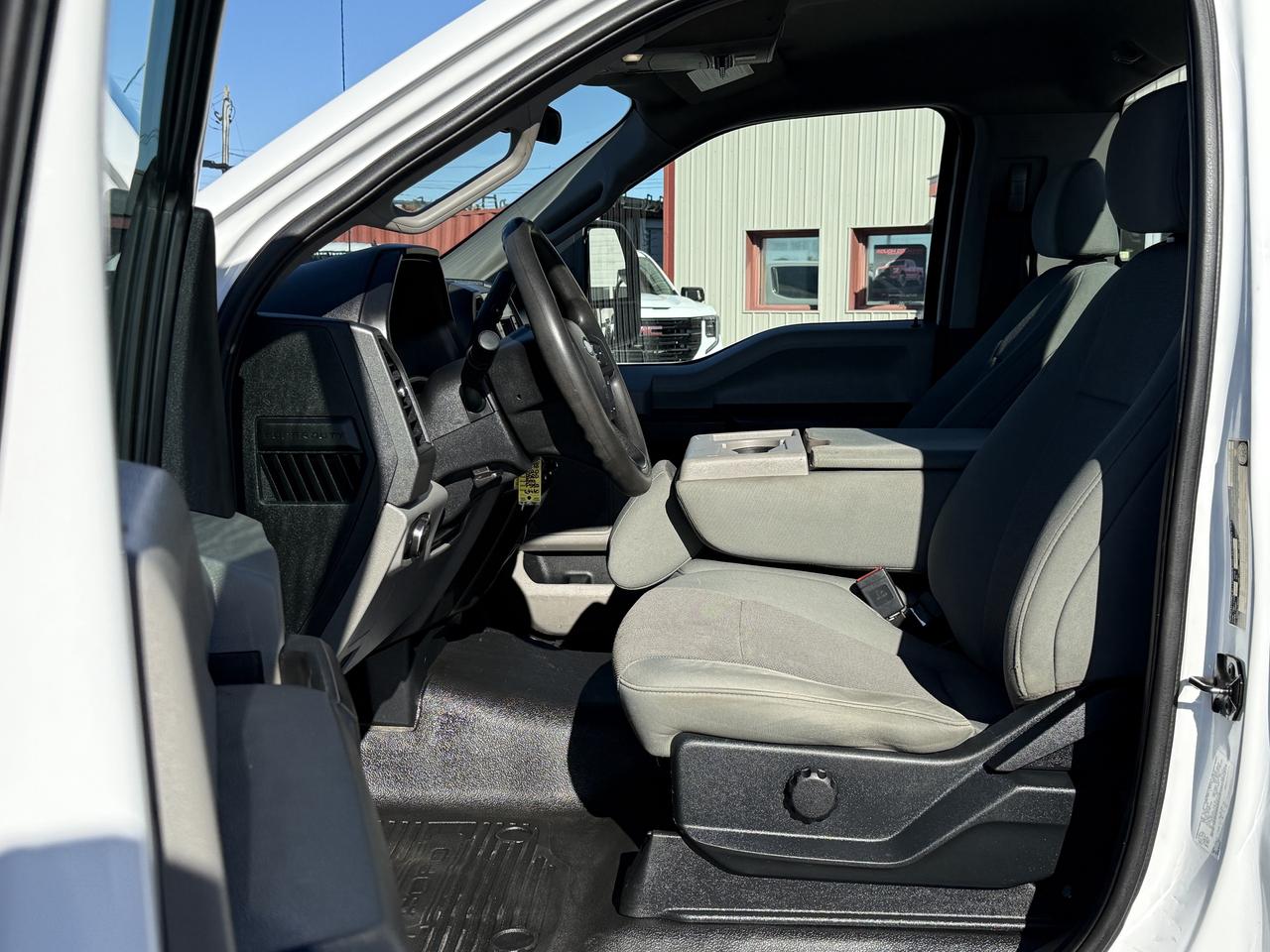 2020 Ford F-550 XLT 4WD Reg Cab 169  WB 84  CA Photo