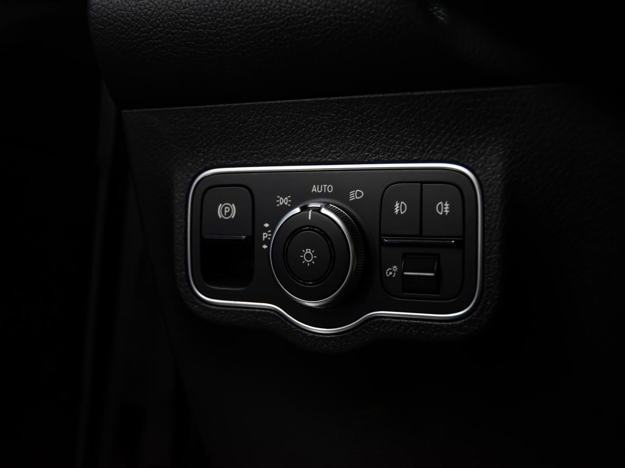 2022 Mercedes-Benz GLB GLB 250 4MATIC SUV BLIND SPOTS NAVI REAR CAMERA Photo