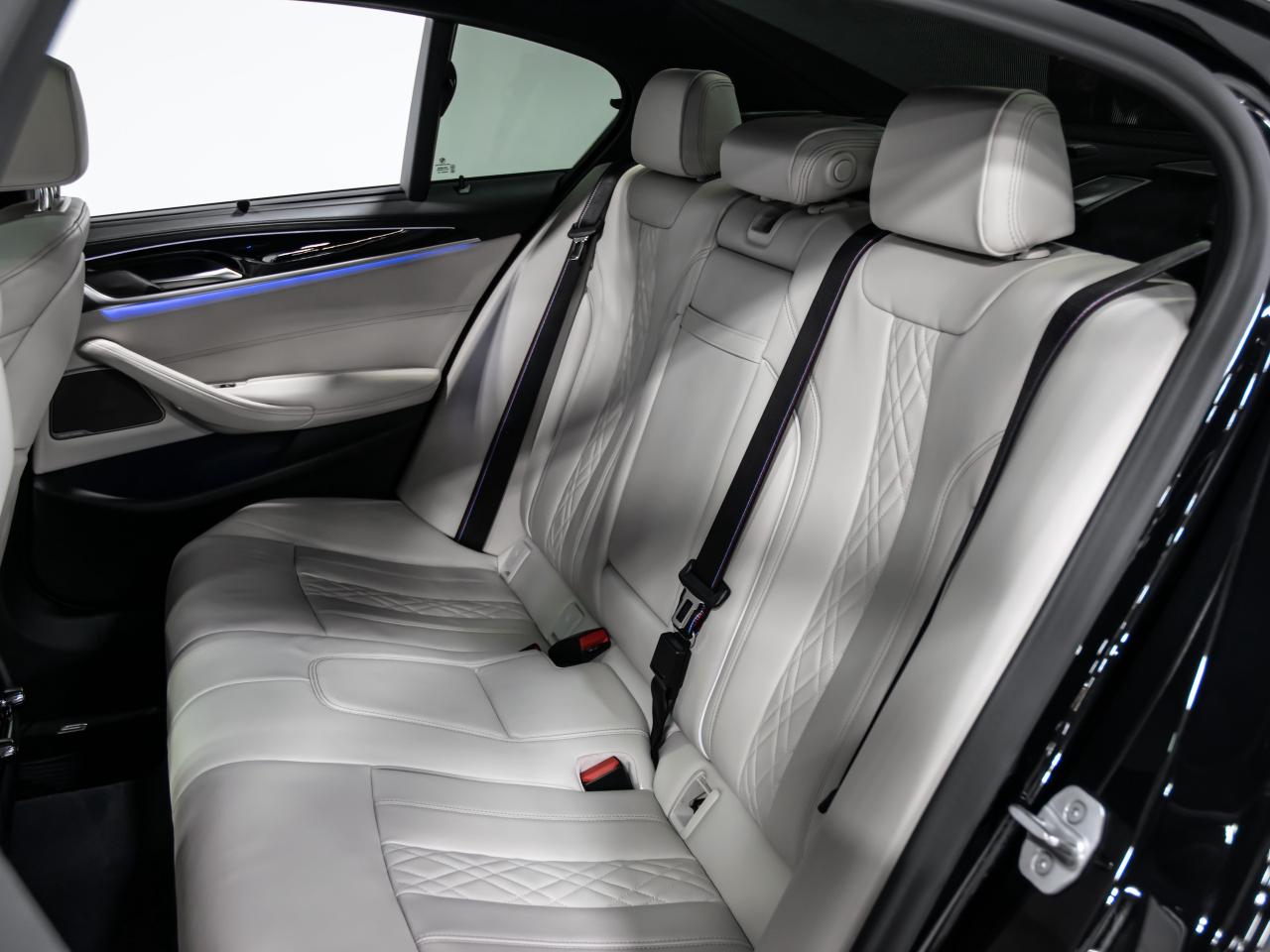 2021 BMW 5 Series M550i xDrive REMOTE PARKING PKG HEADS UP NAVI Photo