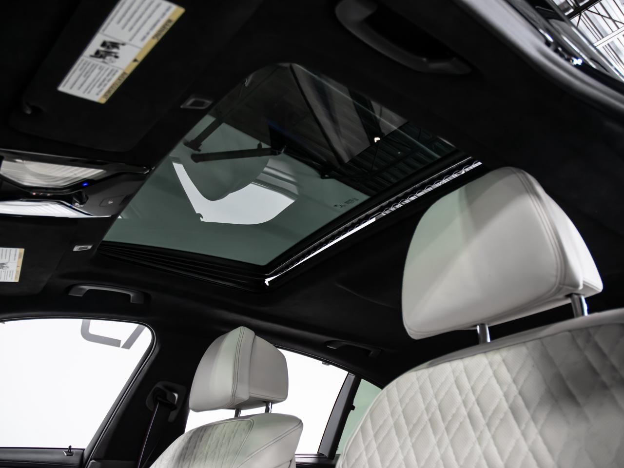 2021 BMW 5 Series M550i xDrive REMOTE PARKING PKG HEADS UP NAVI Photo