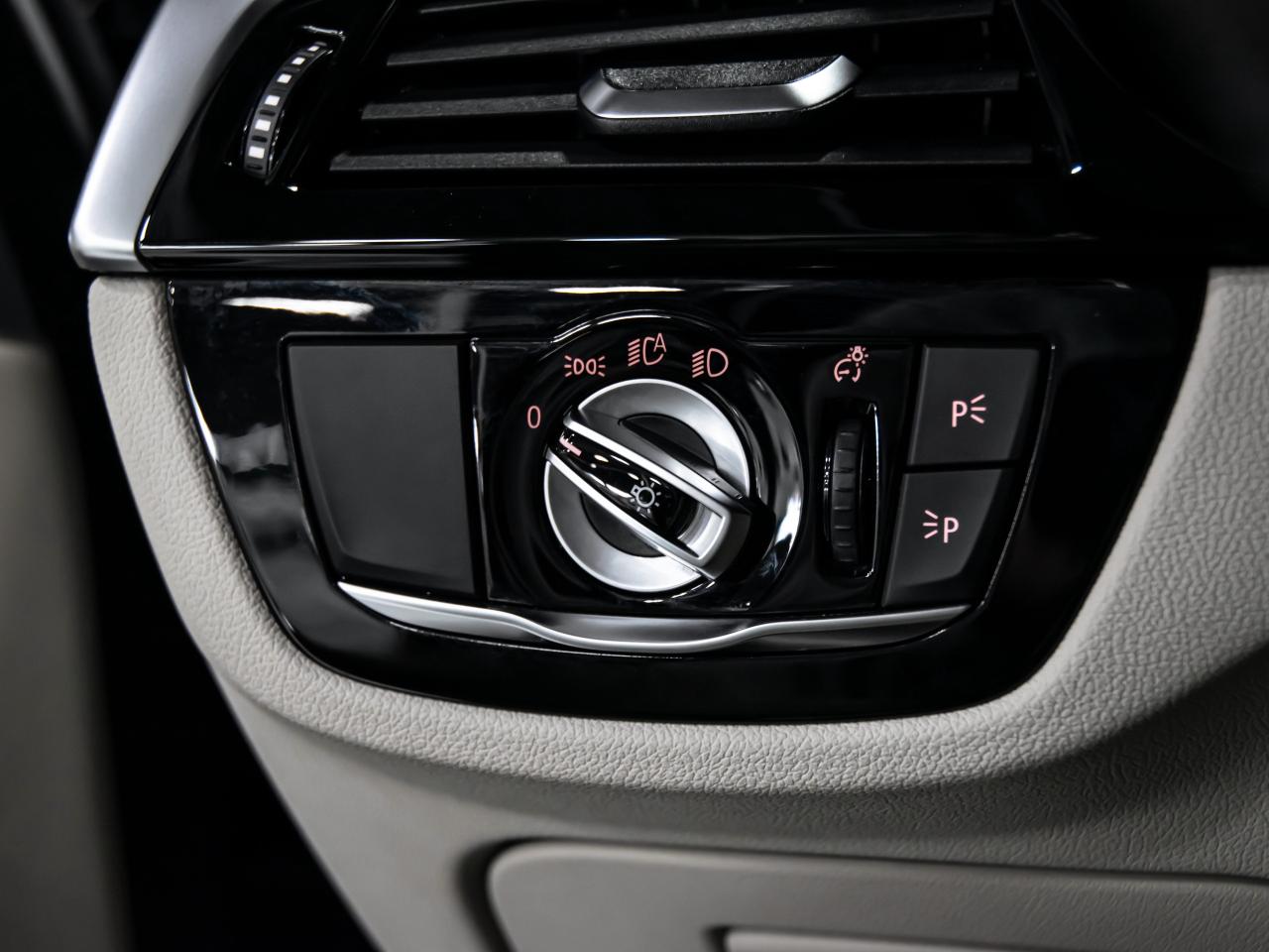 2021 BMW 5 Series M550i xDrive REMOTE PARKING PKG HEADS UP NAVI Photo