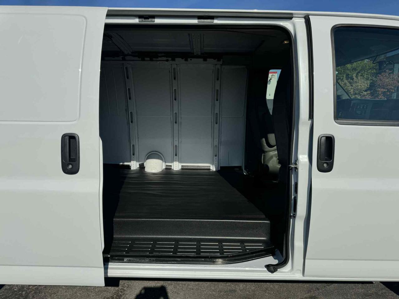 2024 Chevrolet Express RWD 2500 Photo