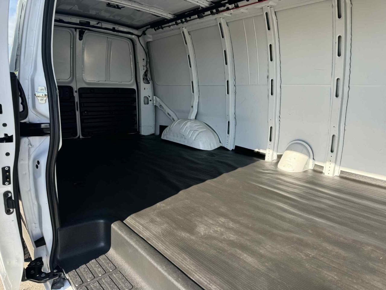 2024 Chevrolet Express RWD 2500 Photo