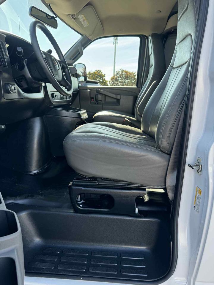 2024 Chevrolet Express RWD 2500 Photo