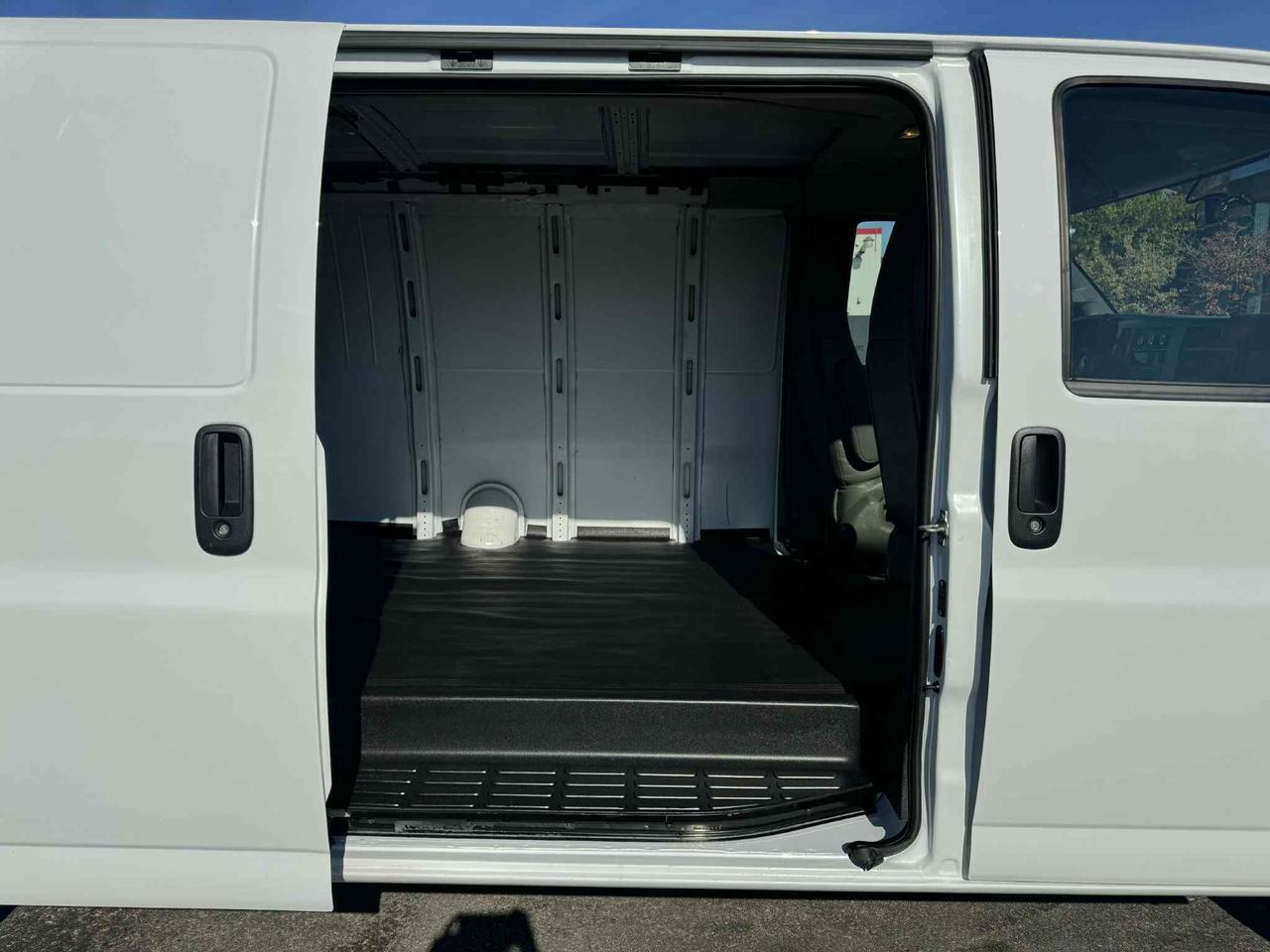 2024 Chevrolet Express RWD 2500 Photo