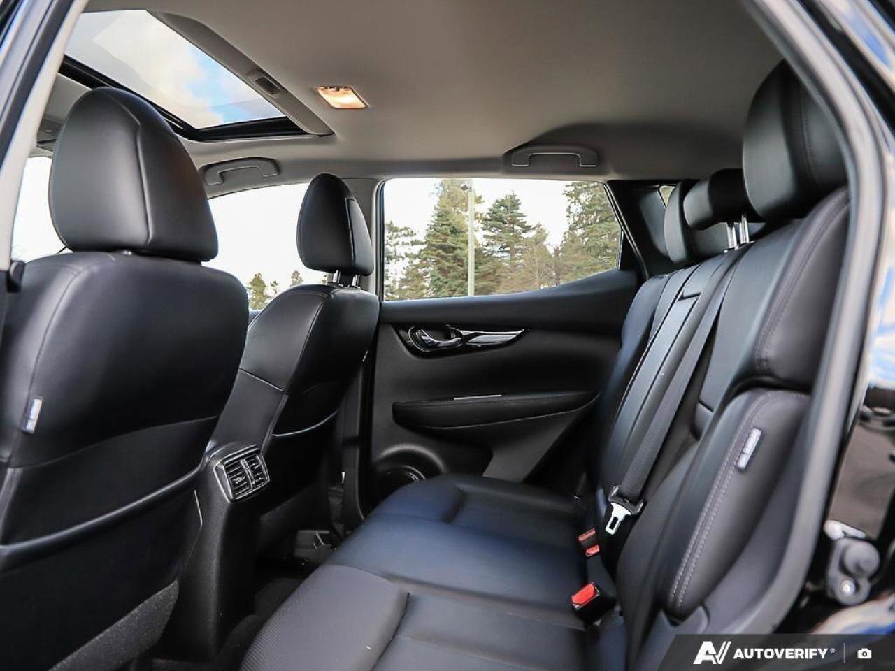 2022 Nissan Qashqai SVACCIDENT-FREE, SUNROOF, BACKUP CAM, HTD SEATS, C Photo