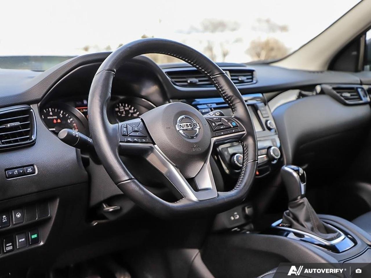 2022 Nissan Qashqai SVACCIDENT-FREE, SUNROOF, BACKUP CAM, HTD SEATS, C Photo