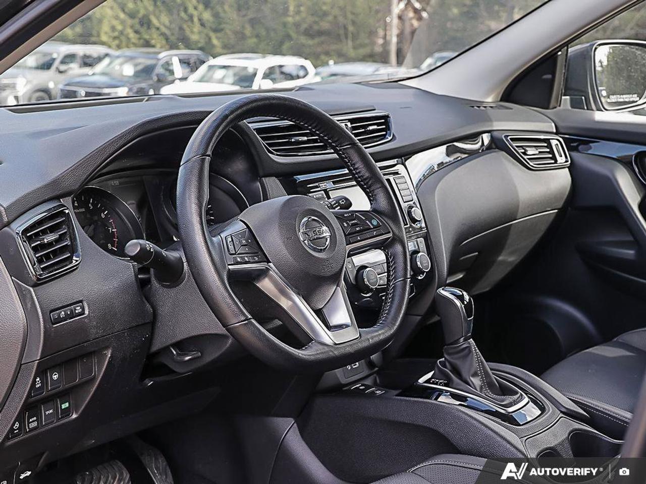 2022 Nissan Qashqai SVACCIDENT-FREE, SUNROOF, BACKUP CAM, HTD SEATS, C Photo