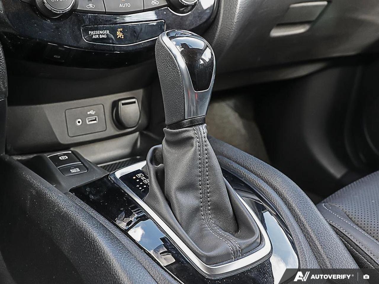 2022 Nissan Qashqai SVACCIDENT-FREE, SUNROOF, BACKUP CAM, HTD SEATS, C Photo