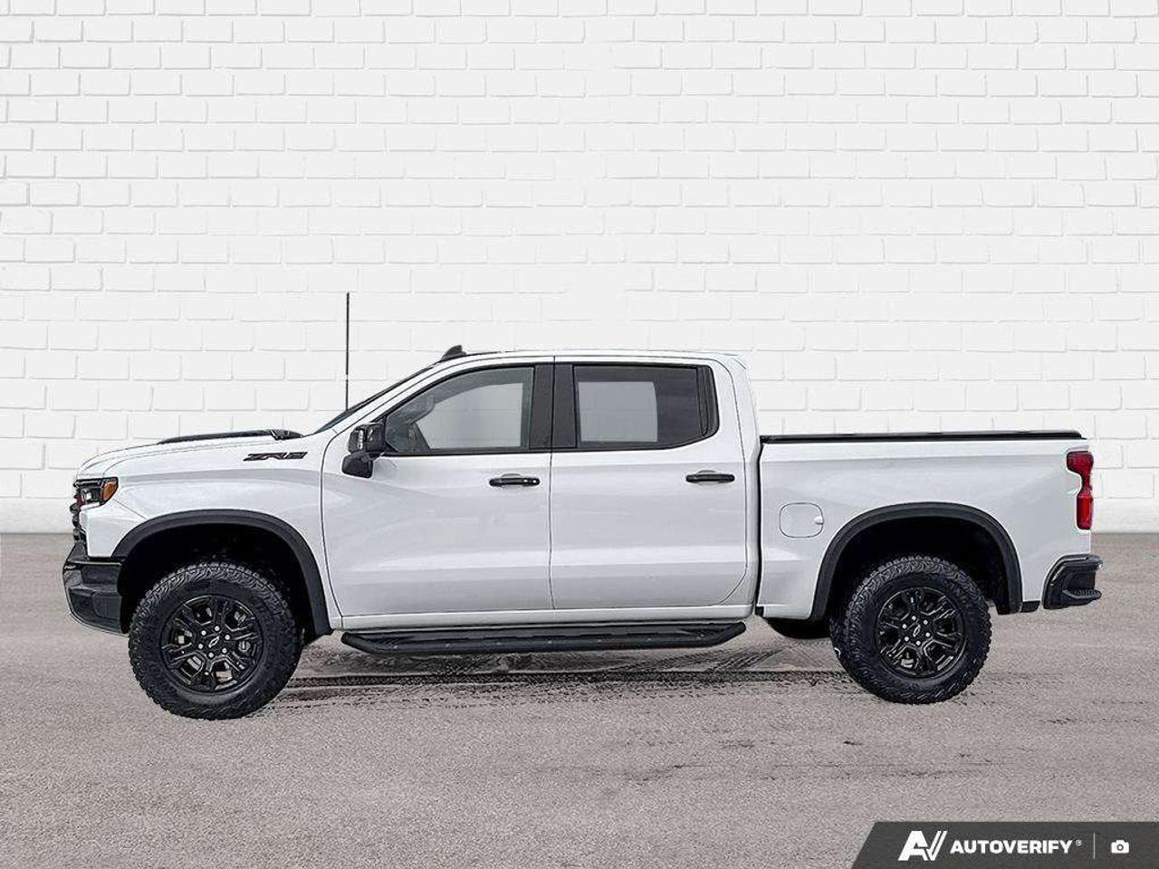 2024 Chevrolet Silverado 1500 BEDLINER. RUNNING BOARDS. TONNEAU COVER. HITCH GUIDANCE W/HITCH VIEW. TRAILERING PKG. HD SURROUND VISION. Photo5
