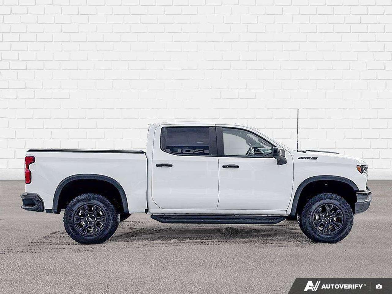 2024 Chevrolet Silverado 1500 BEDLINER. RUNNING BOARDS. TONNEAU COVER. HITCH GUIDANCE W/HITCH VIEW. TRAILERING PKG. HD SURROUND VISION. Photo