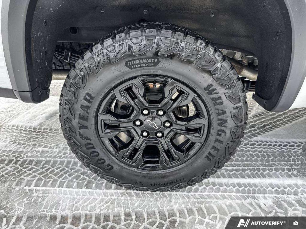 2024 Chevrolet Silverado 1500 BEDLINER. RUNNING BOARDS. TONNEAU COVER. HITCH GUIDANCE W/HITCH VIEW. TRAILERING PKG. HD SURROUND VISION. Photo