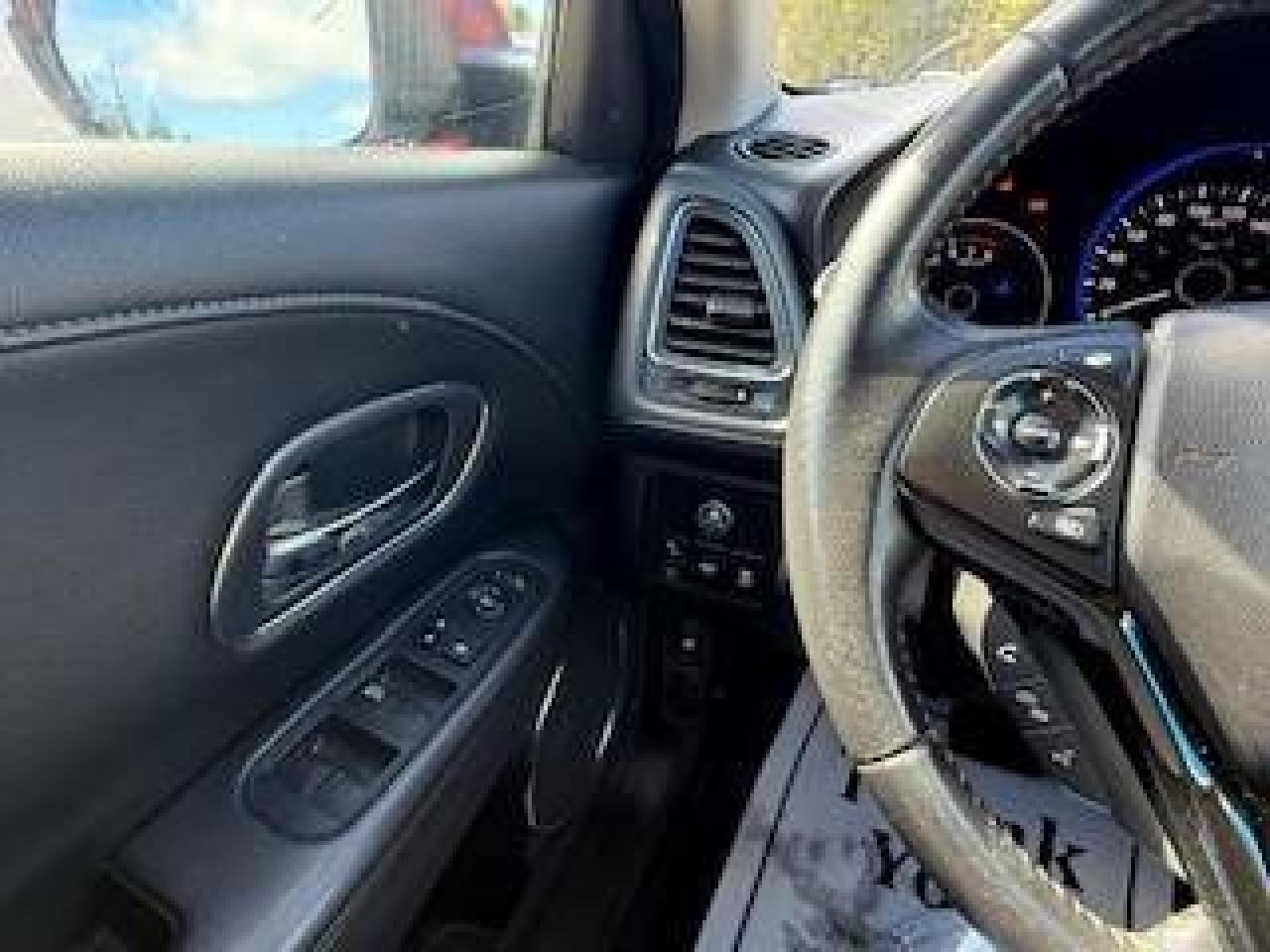 2017 Honda HR-V EX-L   AS IS   AS TRADED, NEEDS SOME LOVE. Photo