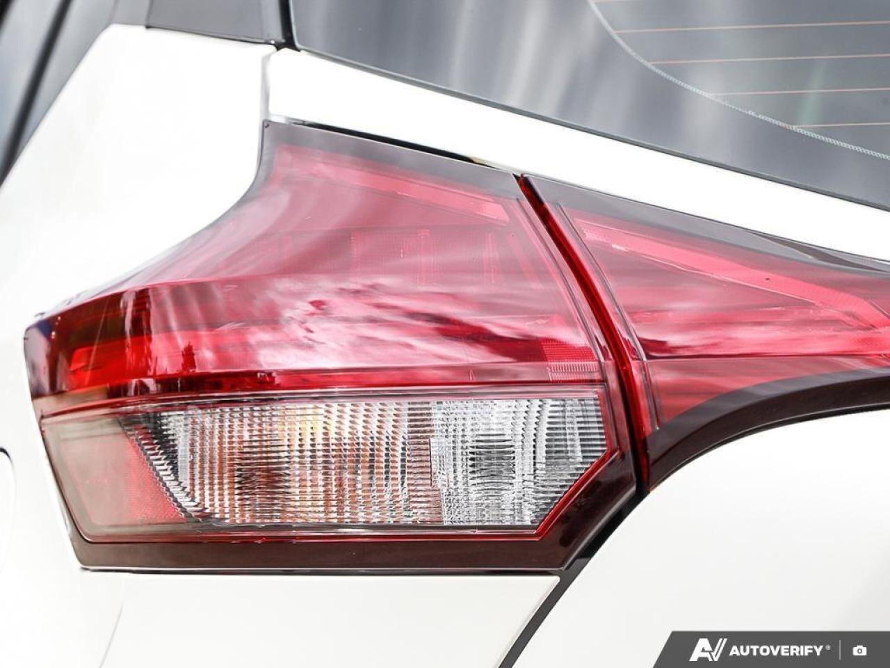 2023 Nissan Kicks SVONE-OWNER, ACCIDENT-FREE, FWD, CARPLAY, HTD SEAT Photo