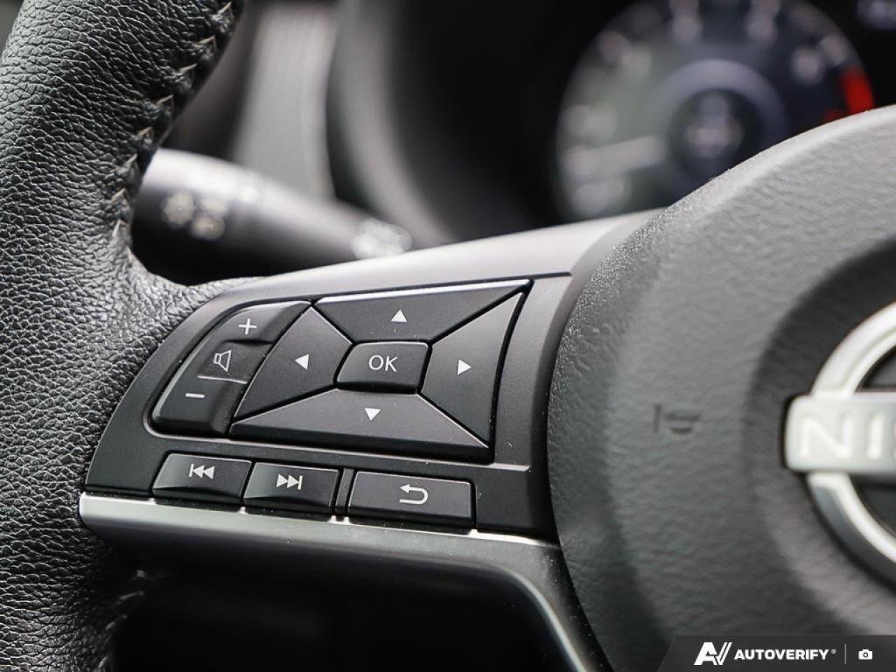 2023 Nissan Kicks SVONE-OWNER, ACCIDENT-FREE, FWD, CARPLAY, HTD SEAT Photo