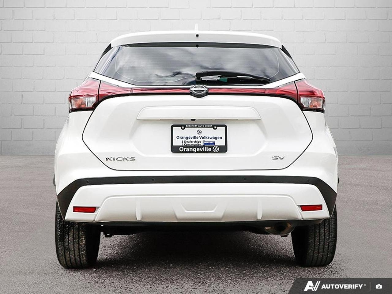 2023 Nissan Kicks SVONE-OWNER, ACCIDENT-FREE, FWD, CARPLAY, HTD SEAT Photo