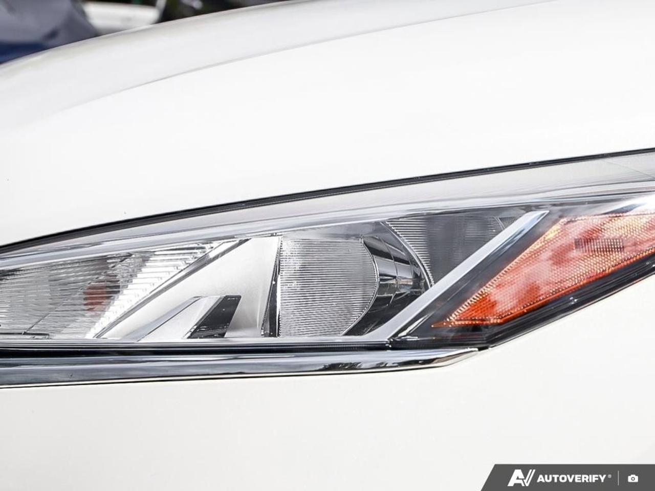 2023 Nissan Kicks SVONE-OWNER, ACCIDENT-FREE, FWD, CARPLAY, HTD SEAT Photo