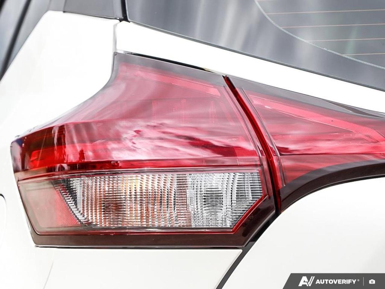 2023 Nissan Kicks SVONE-OWNER, ACCIDENT-FREE, FWD, CARPLAY, HTD SEAT Photo