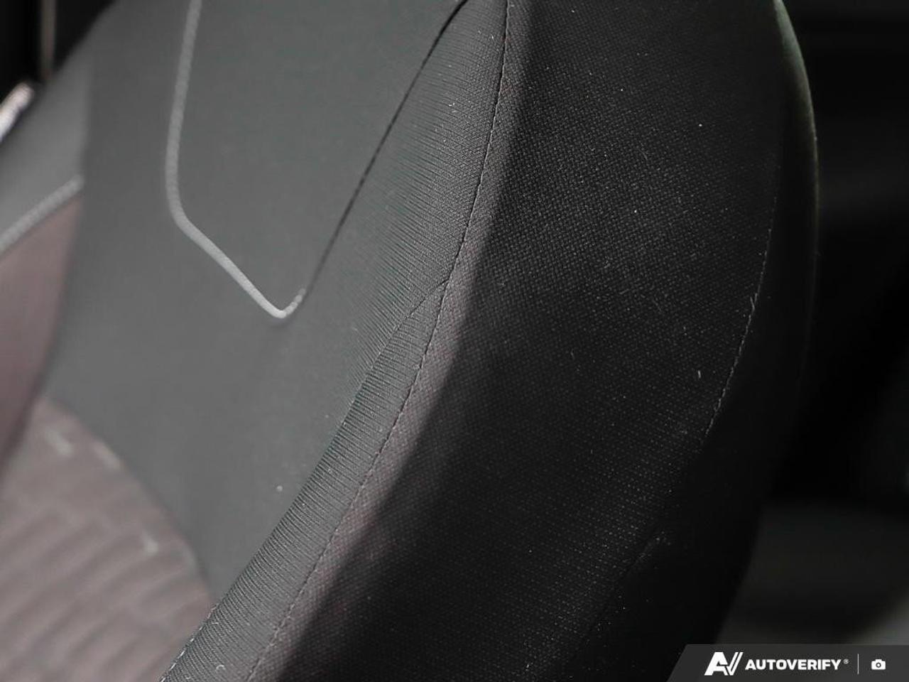 2023 Nissan Kicks SVONE-OWNER, ACCIDENT-FREE, FWD, CARPLAY, HTD SEAT Photo