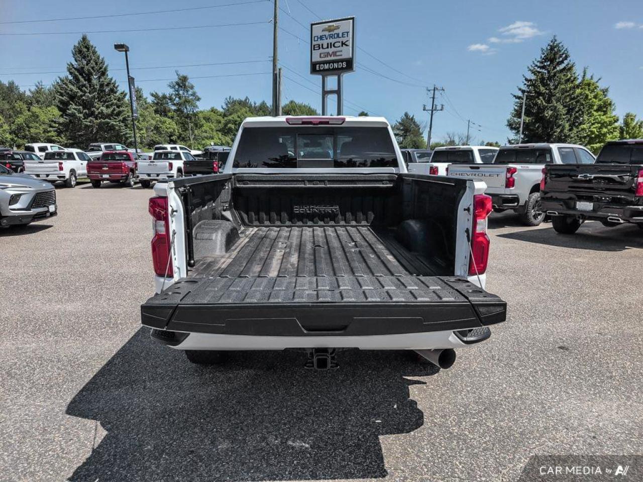 2023 Chevrolet SILVERADO 2500HD High CountryHigh Country   Trailer Brake Controlle Photo