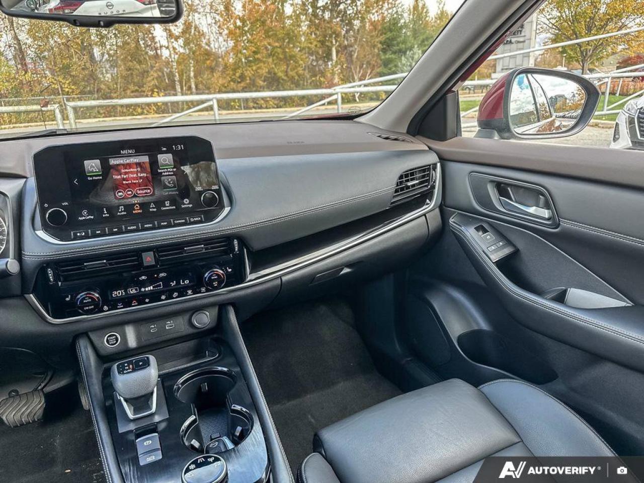 2023 Nissan Rogue SL Photo