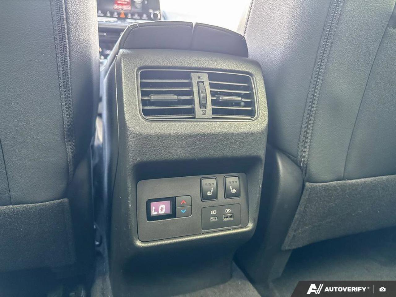 2023 Nissan Rogue SL Photo