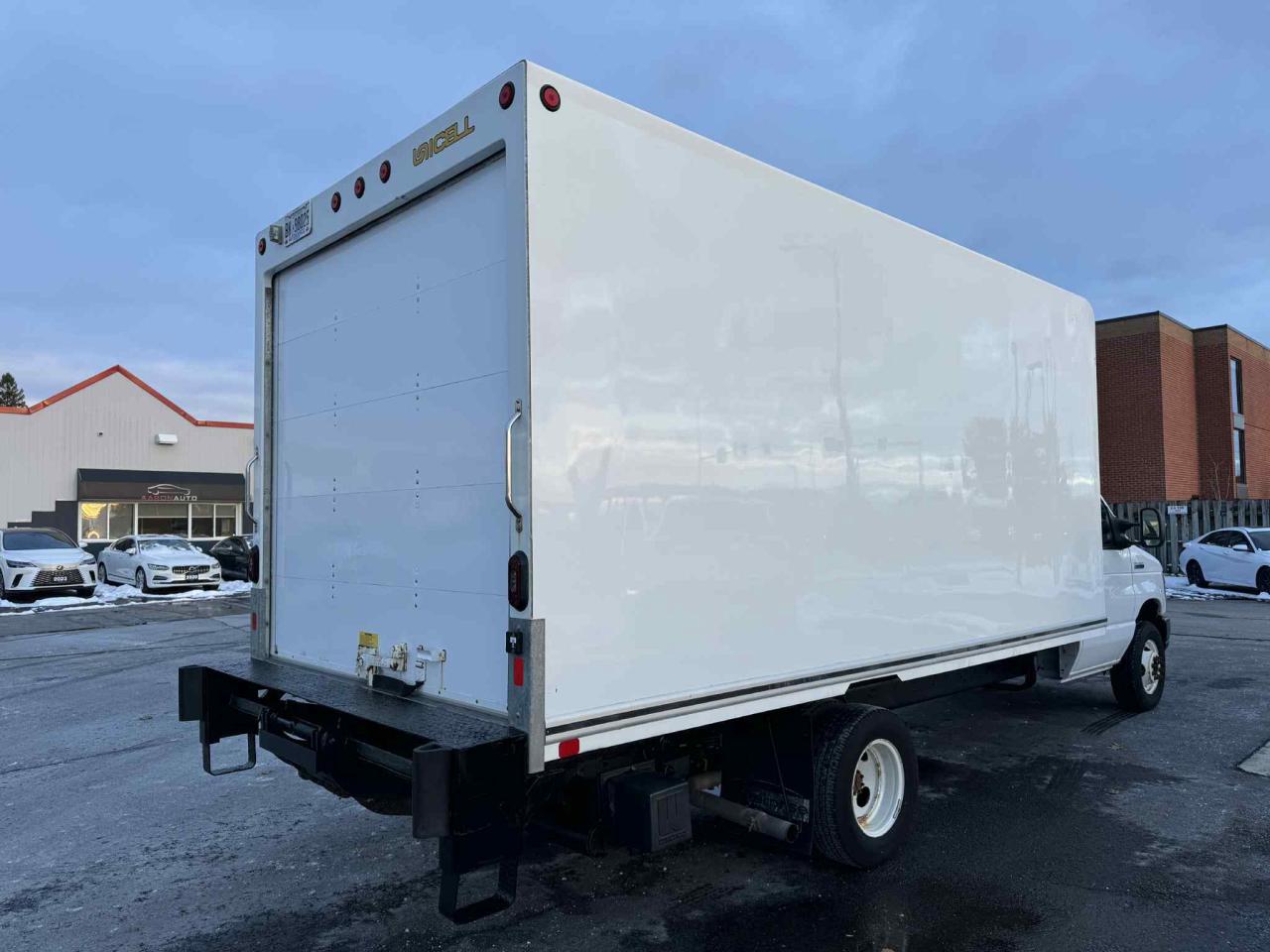 2019 Ford E-Series Cutaway E-450 DRW Photo