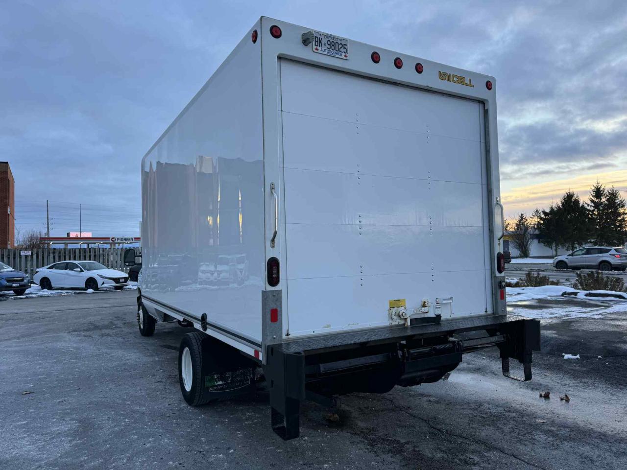 2019 Ford E-Series Cutaway E-450 DRW Photo