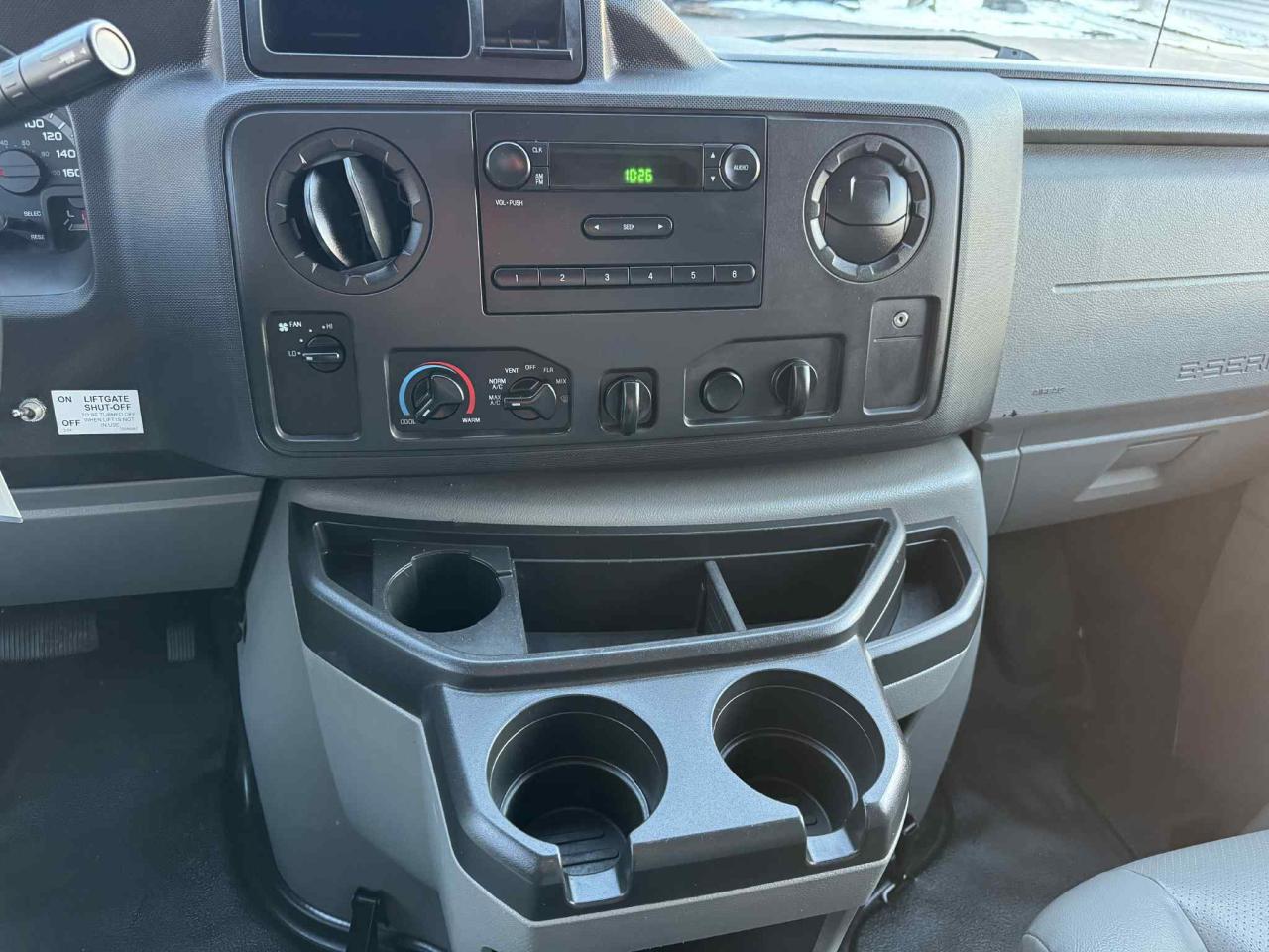 2019 Ford E-Series Cutaway E-450 DRW Photo