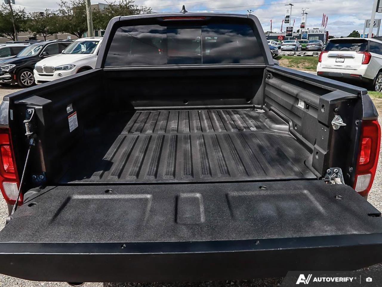 2022 Honda Ridgeline TouringONE-OWNER, HTD WHEEL, CARPLAY, LEATHER, NAV Photo