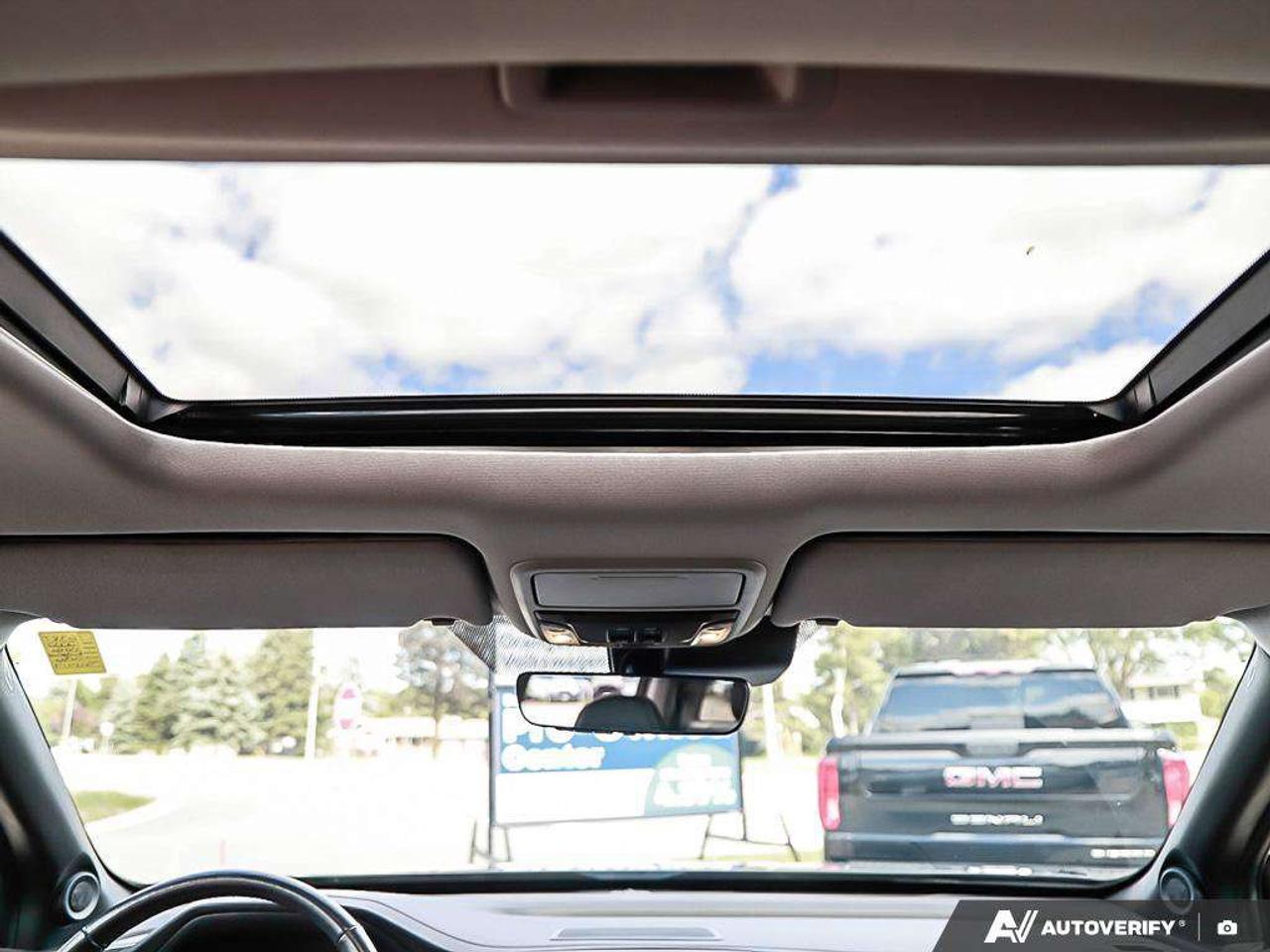 2022 Honda Ridgeline TouringONE-OWNER, HTD WHEEL, CARPLAY, LEATHER, NAVIGATION Photo