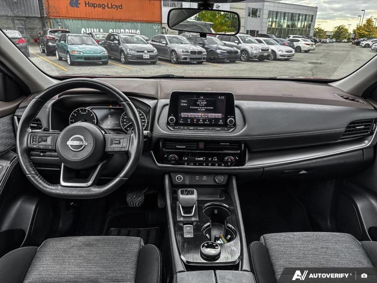 2022 Nissan Rogue SV Photo