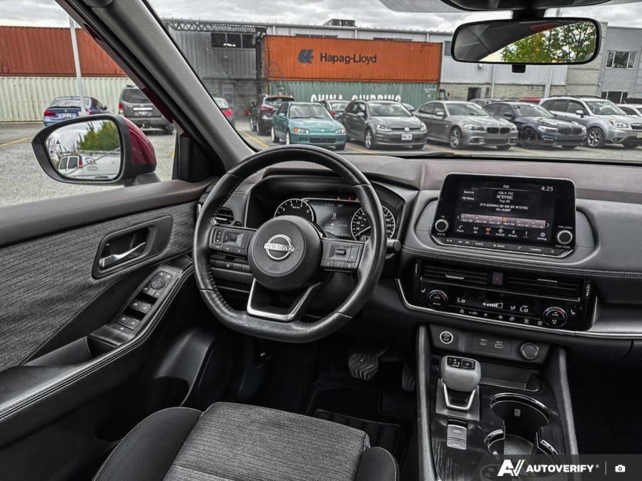 2022 Nissan Rogue SV Photo