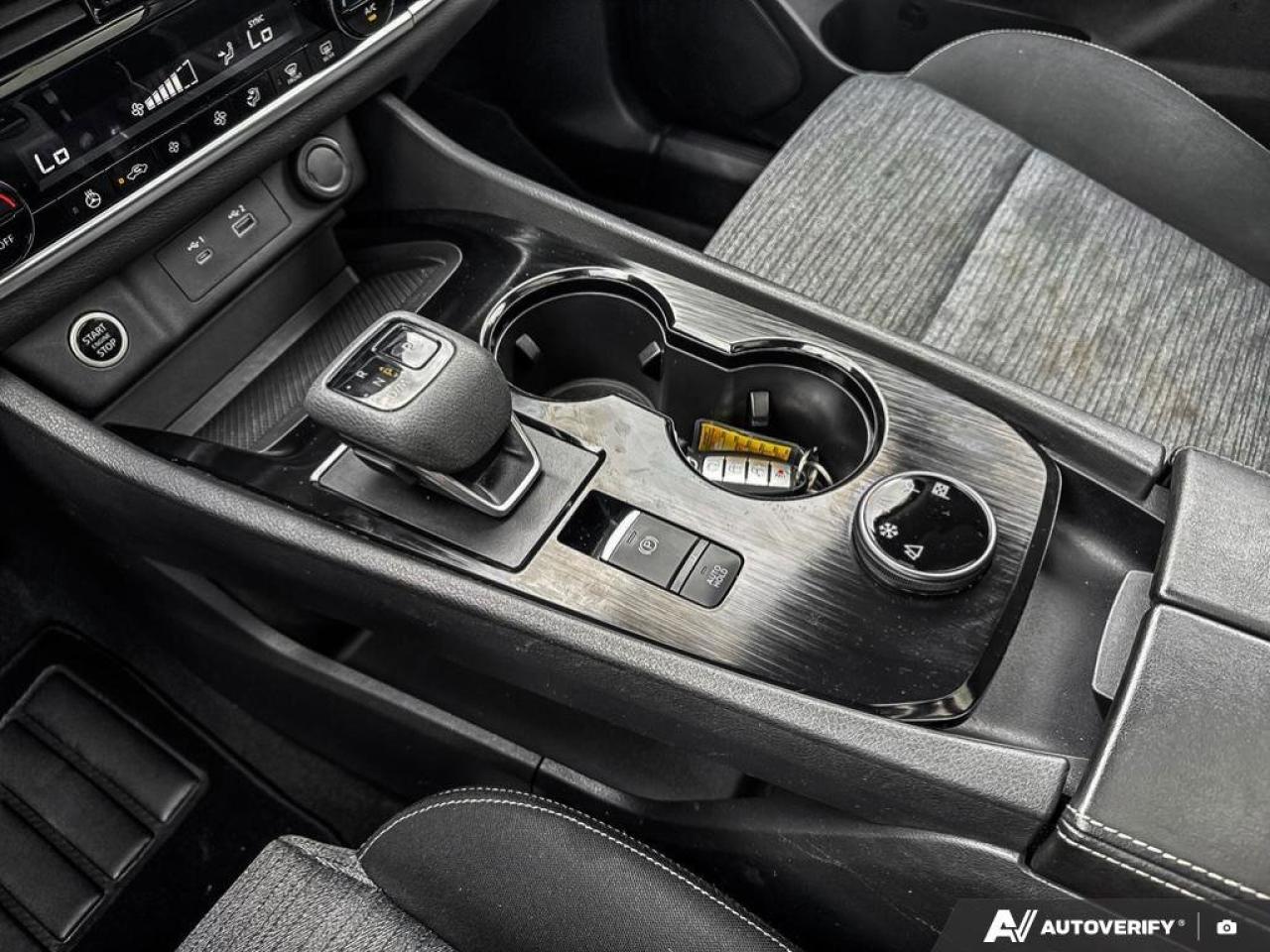 2022 Nissan Rogue SV Photo