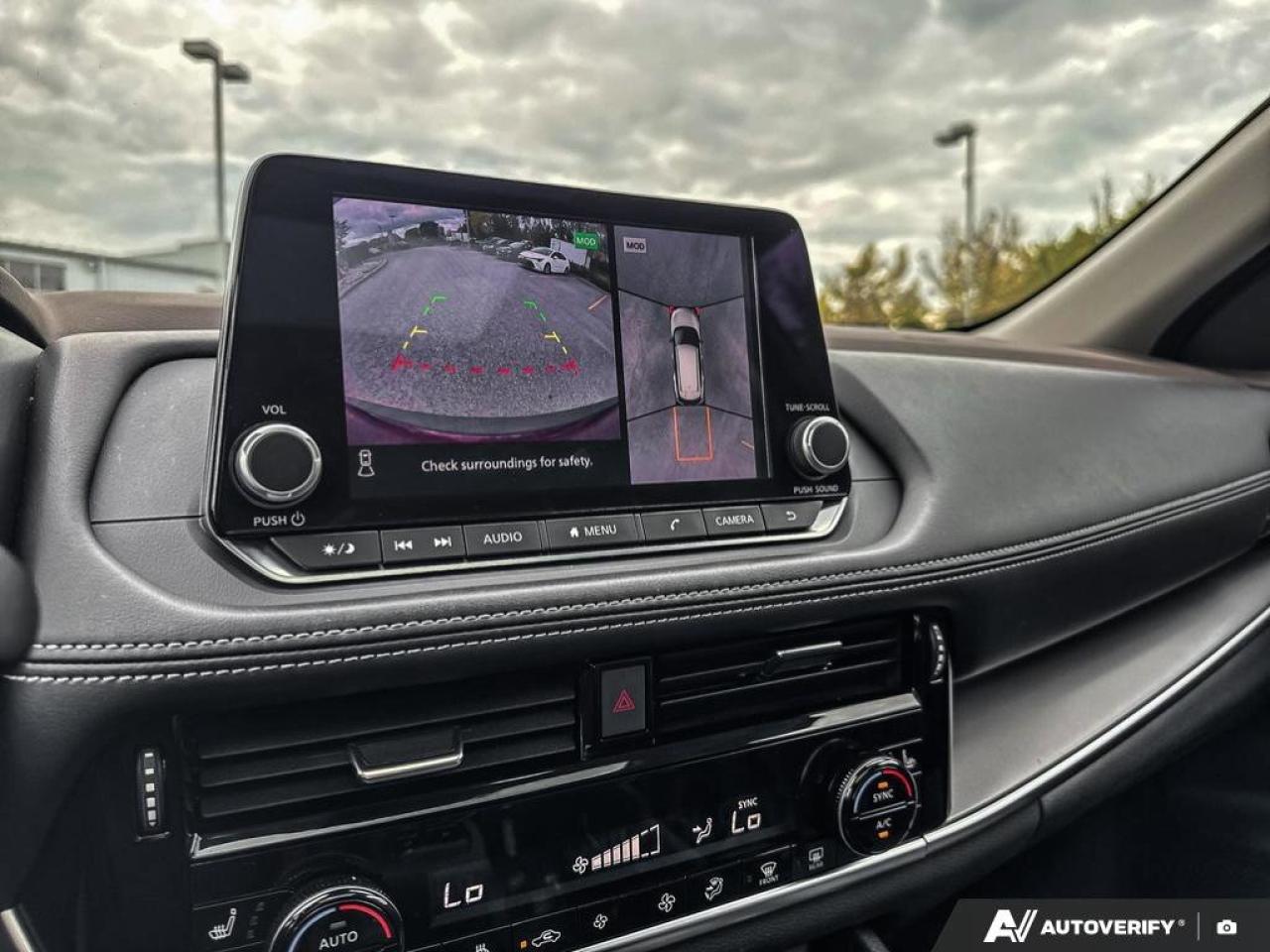 2022 Nissan Rogue SV Photo