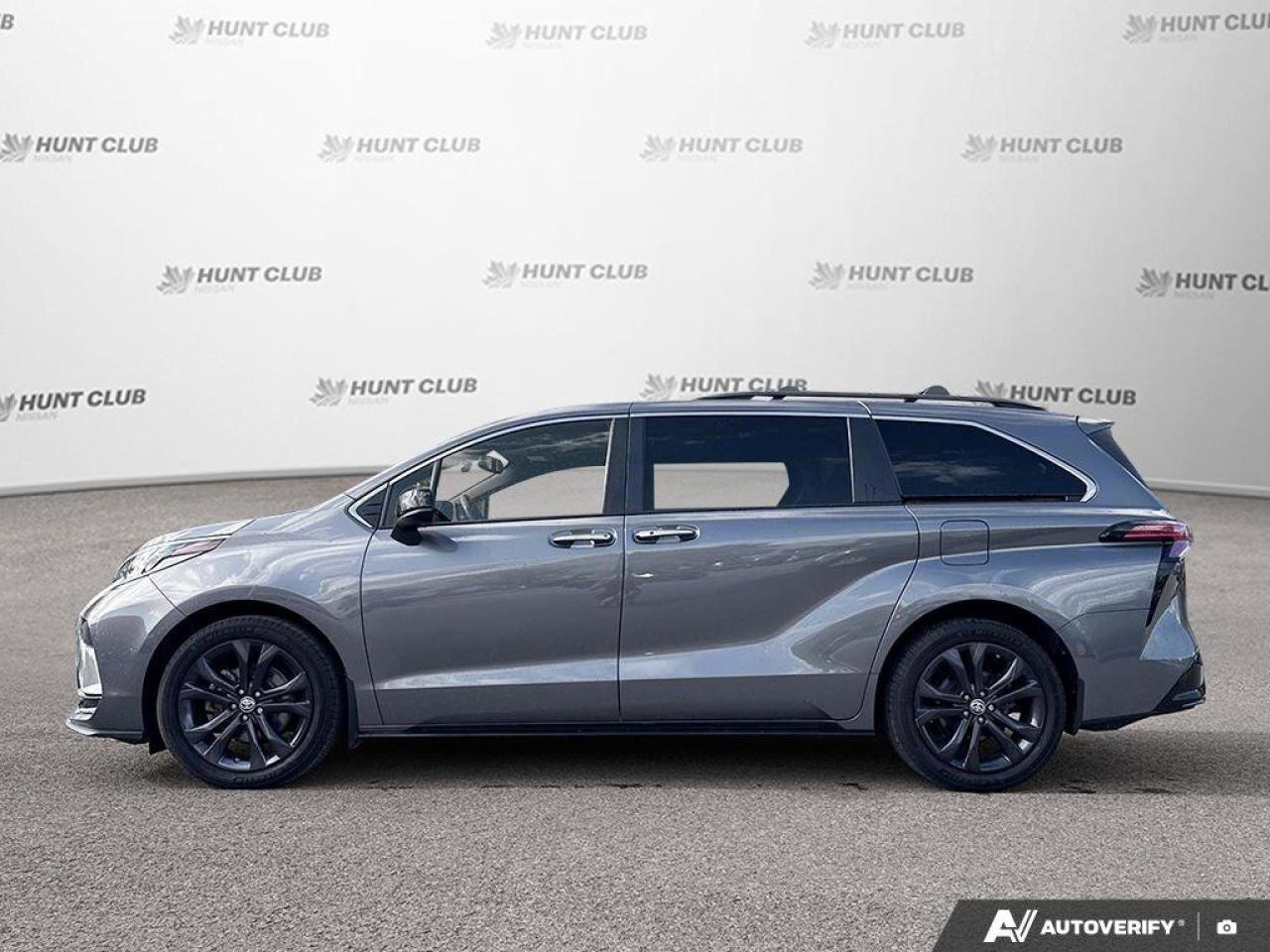 2022 Toyota Sienna XSE   HYBRID! Photo3