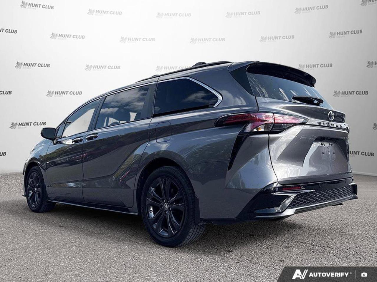 2022 Toyota Sienna XSE   HYBRID! Photo