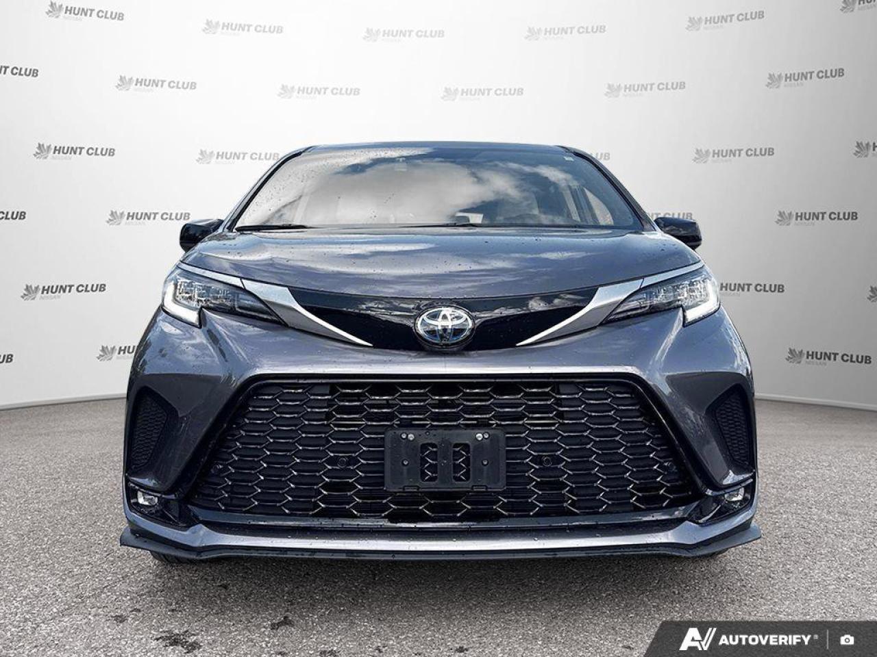 2022 Toyota Sienna XSE   HYBRID! Photo
