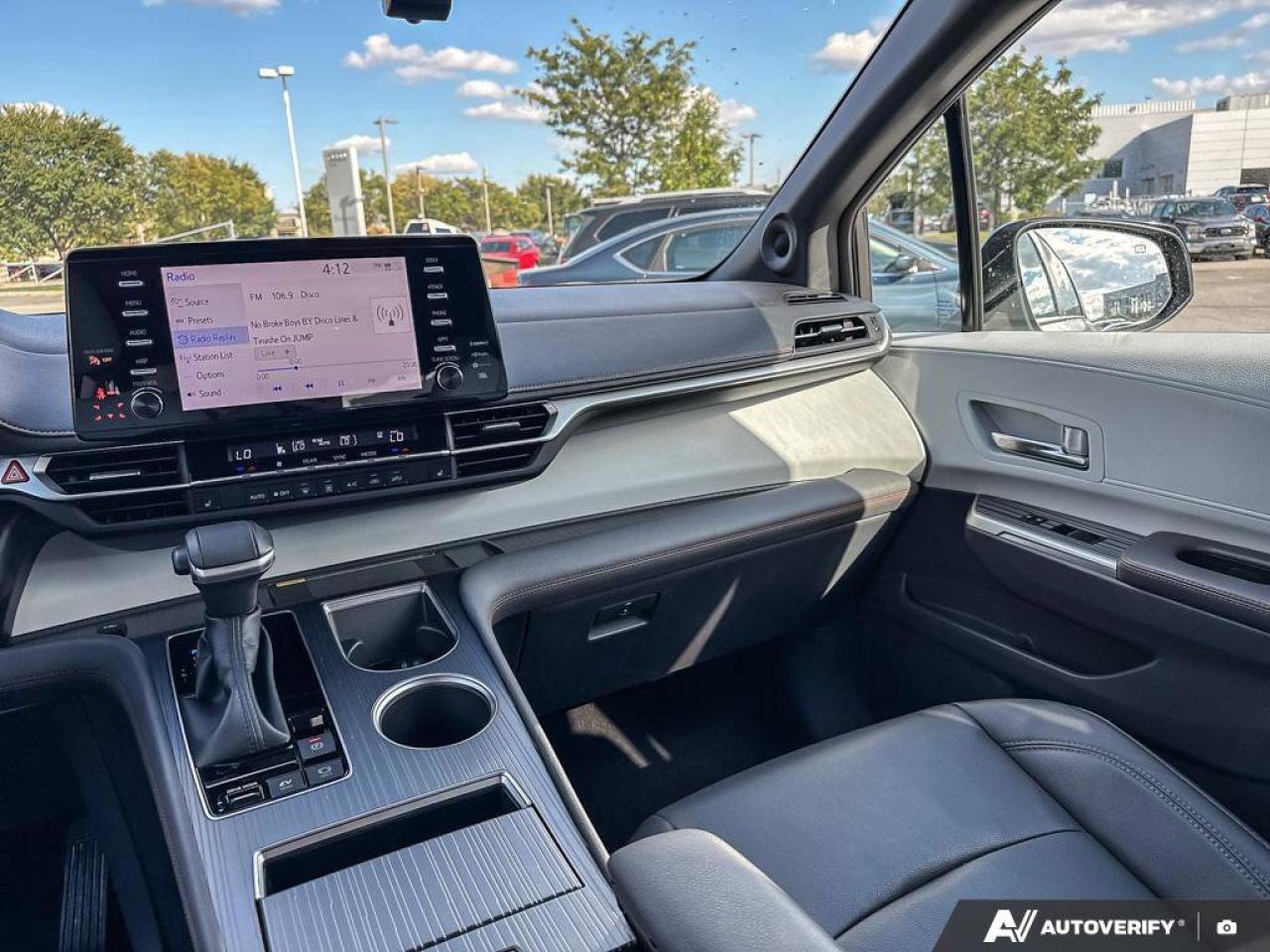 2022 Toyota Sienna XSE   HYBRID! Photo