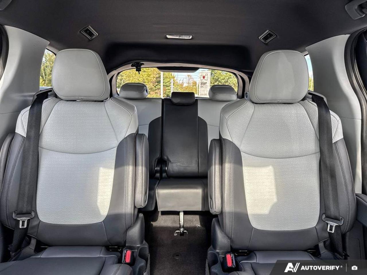 2022 Toyota Sienna XSE   HYBRID! Photo