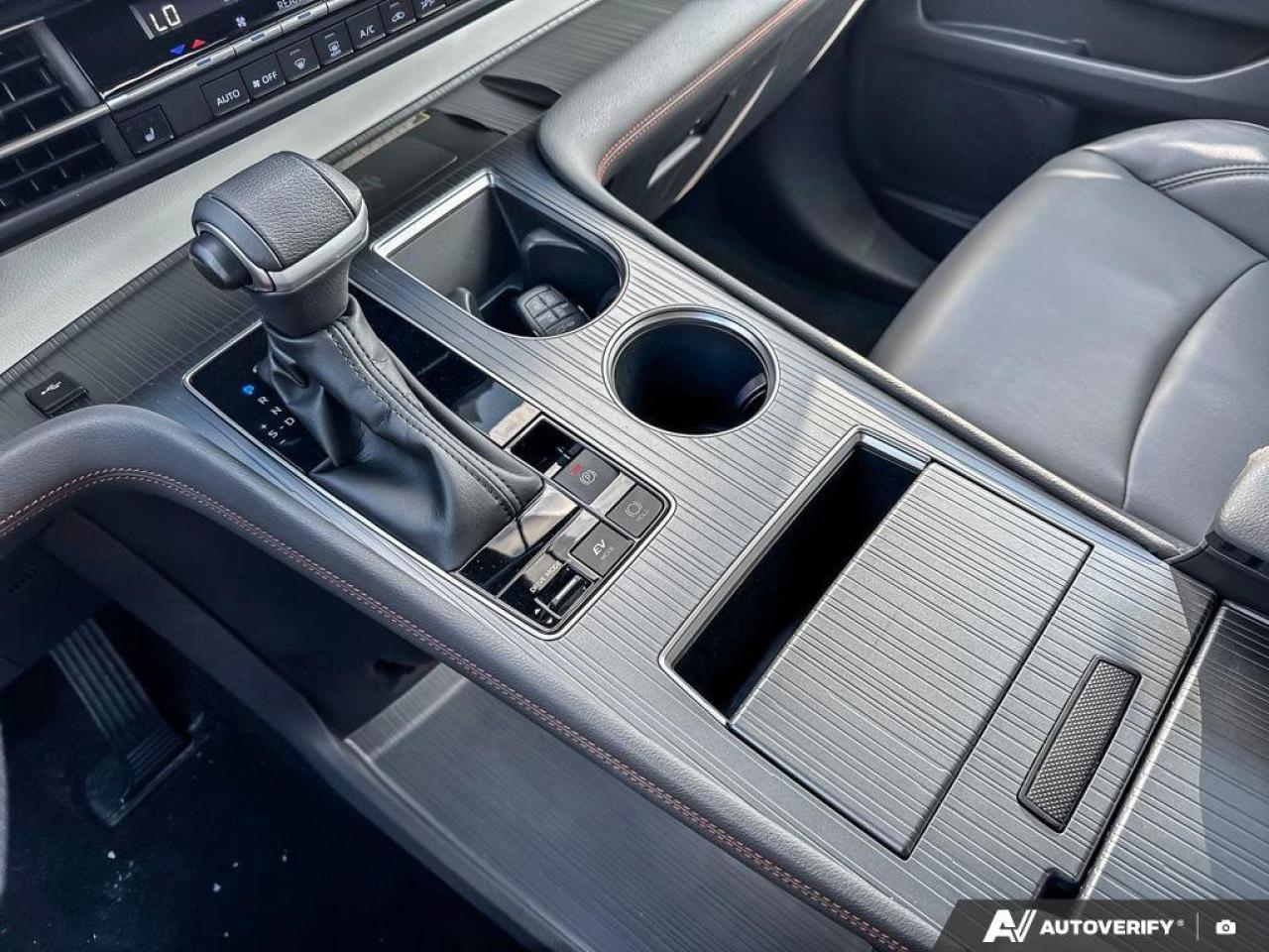 2022 Toyota Sienna XSE   HYBRID! Photo