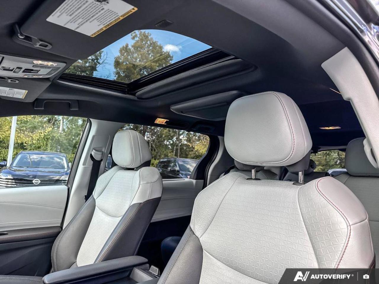 2022 Toyota Sienna XSE   HYBRID! Photo