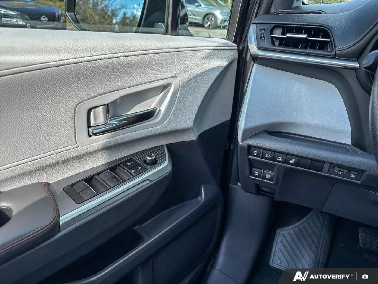 2022 Toyota Sienna XSE   HYBRID! Photo