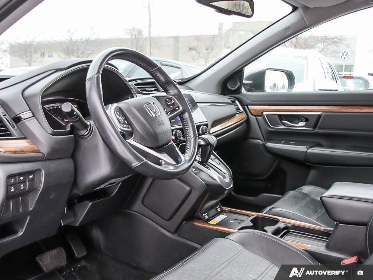 2020 Honda CR-V TouringAWD, SUNROOF, NAV, CARPLAY, POWER TAILGATE, Photo