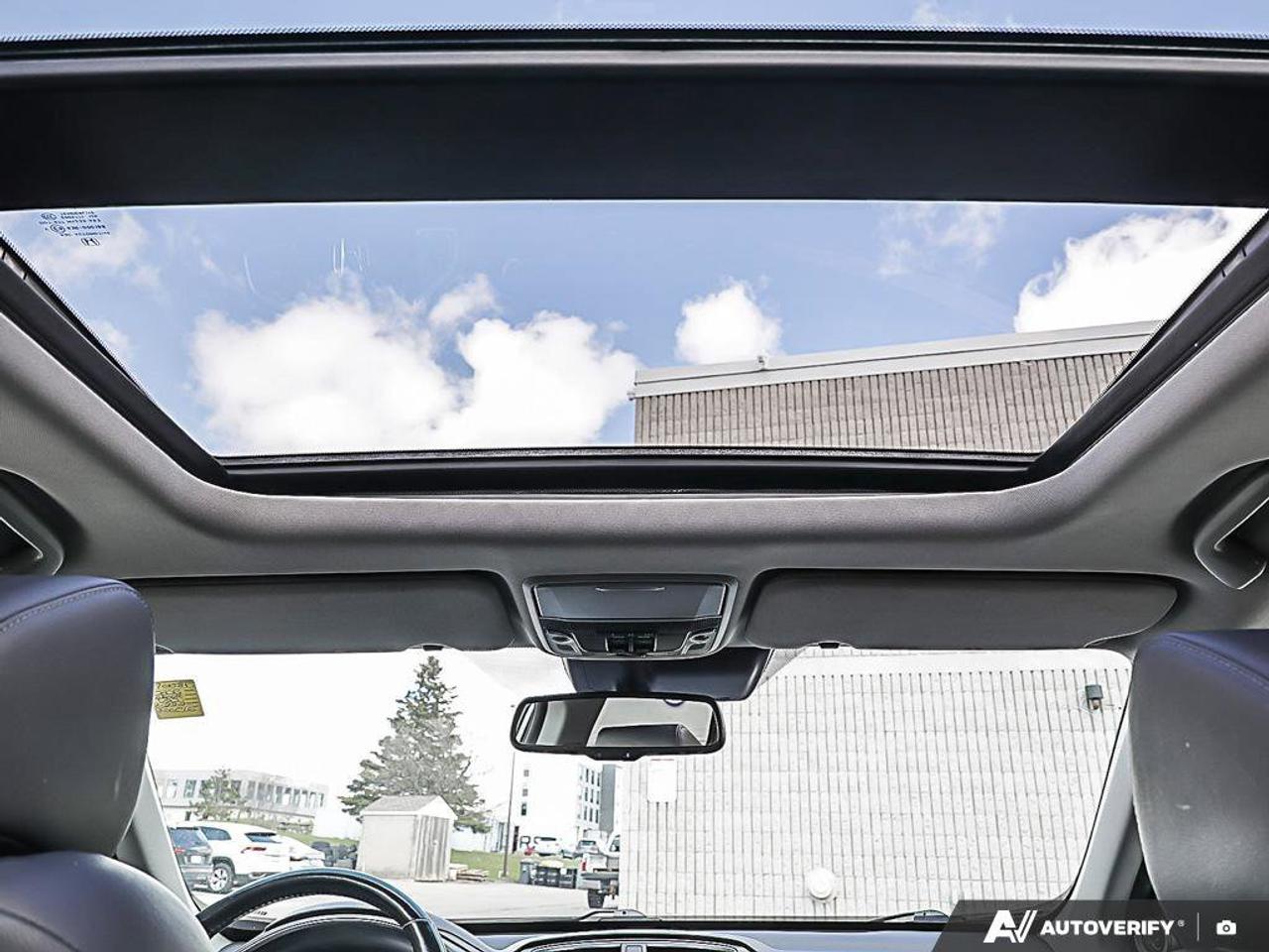 2020 Honda CR-V TouringAWD, SUNROOF, NAV, CARPLAY, POWER TAILGATE, Photo